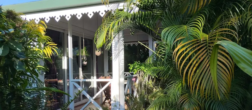 Fare 'Oa tea - The lagoon is a 2-minute walk away! - Image 1
