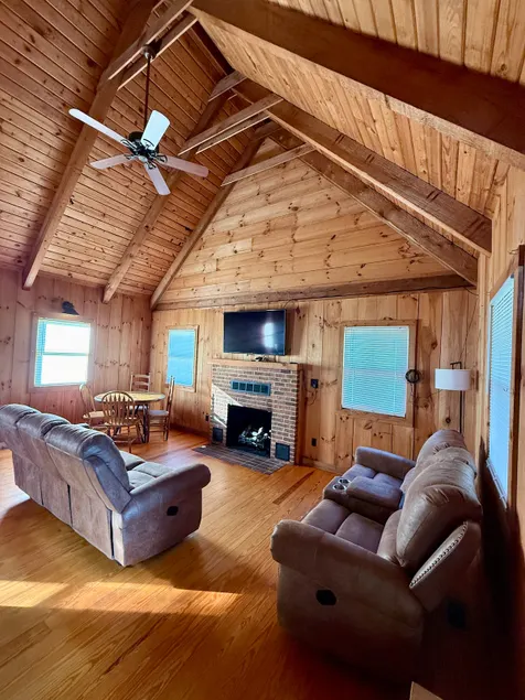 Pinecone Cabin in Beautiful Blue Ridge Mountains - Image 1
