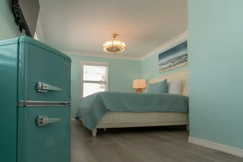 Flamingo Inn 103 -Superior King Beachside Retreat - Image 1
