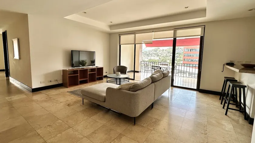 Spacious 2-BR apartment in the best location! - Image 1