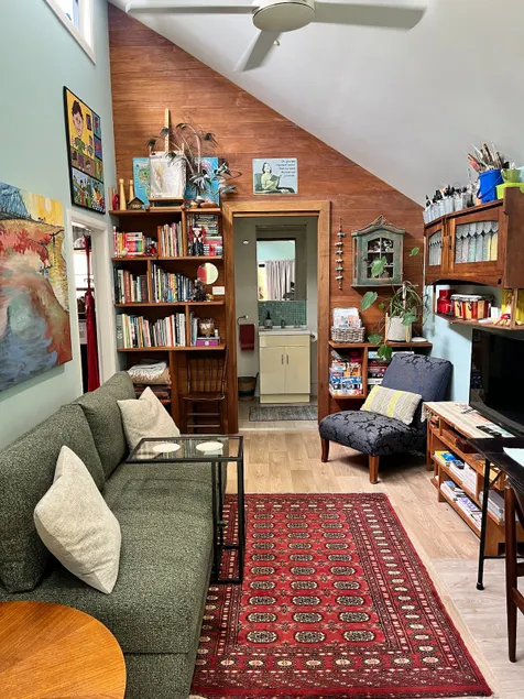 Self-contained Bungalow at The Junction, Newcastle - Image 1