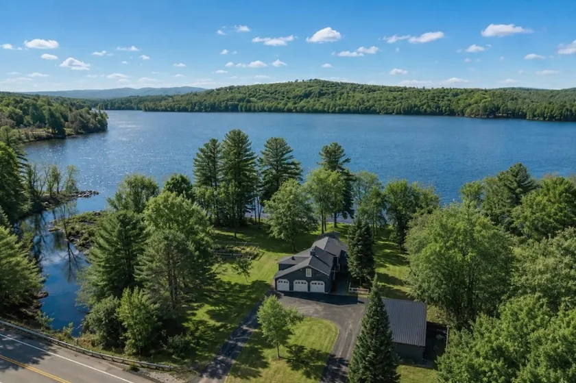 Private Beach! Kayak, Swim, Fish! Hot Tub, Sauna & Boat Dock. Year-Round Fun! - Image 1