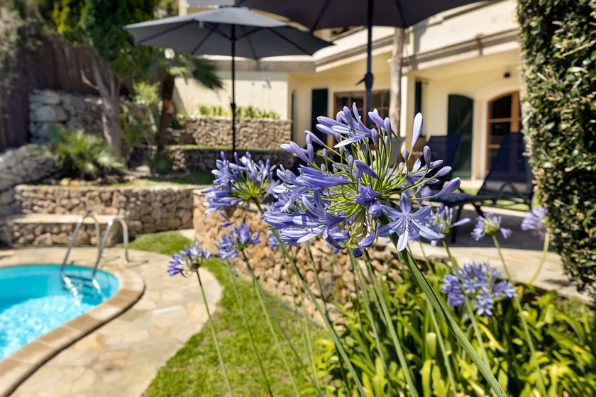 Townhouse with pool and mountain views, just 5 min - Image 1