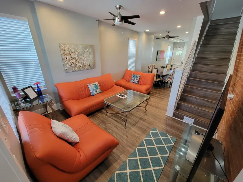 Elegant Townhome In Olde Towne East Near Downtown - Image 1