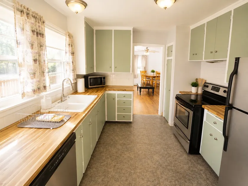 Spacious Duplex that is pet friendly - Image 1