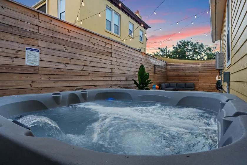 Citrus Hideaway l Whirlpool l 1 Block zur Innenstadt - Image 1