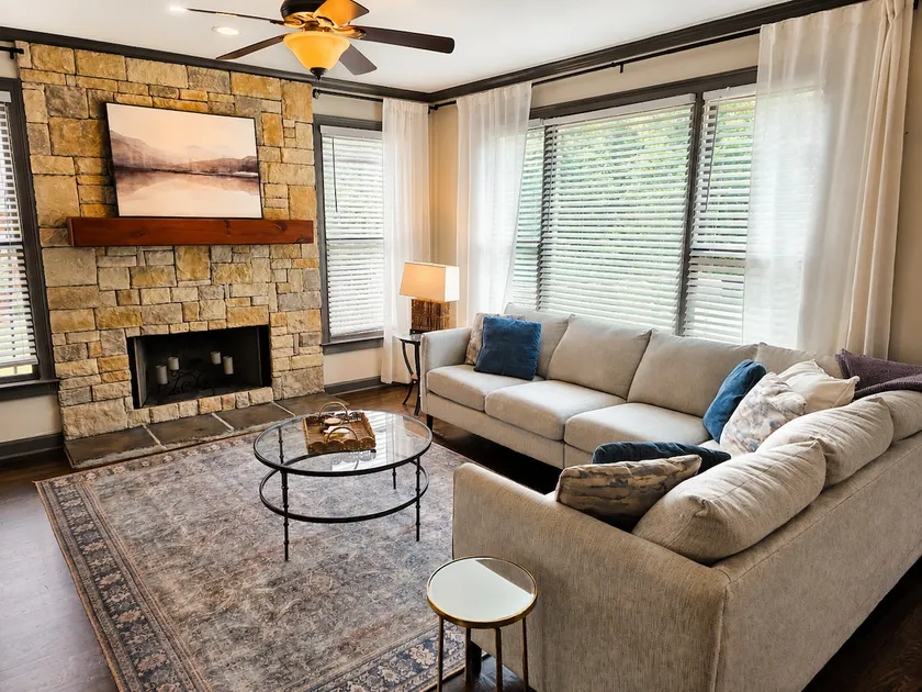 Luxury 5BR Home Near LakePoint Sports - Image 1