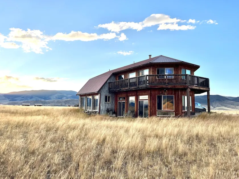 Sunset Grove: A Yellowstone Retreat - Image 1