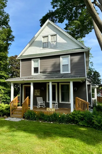 Grandview Bay Cottage|Sleeps 10|Fire Pit|Beach - Image 1