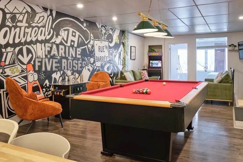 MTLVR #09 | Pool table, arcade, 6 separate beds - Image 1