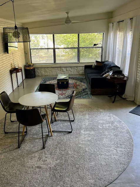 Private Back House Full Kitchen Covered Park - Image 1
