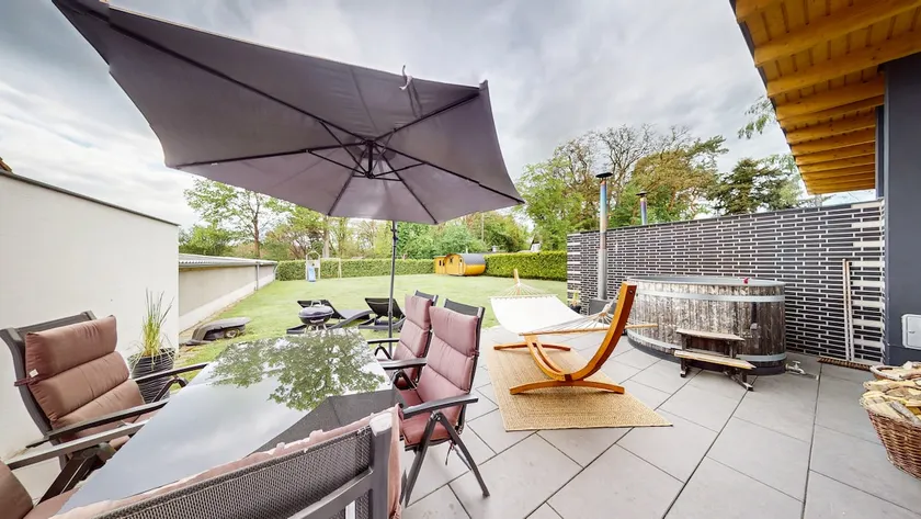 Family Paradise with Playground, Sauna & Hot Tub - Image 1
