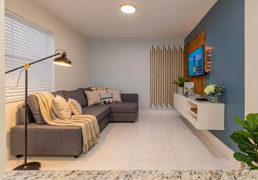 4 Guest, 5 minutes to everything in Miami - Image 1