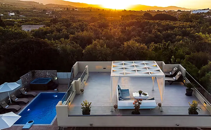 Villa with private pool & garden - Image 1