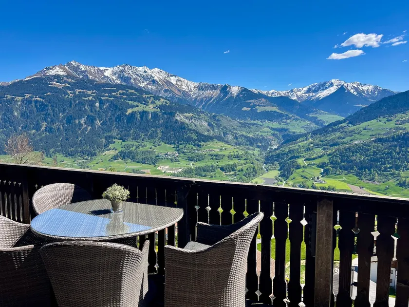 Chalet with fantastic panoramic views - Image 1