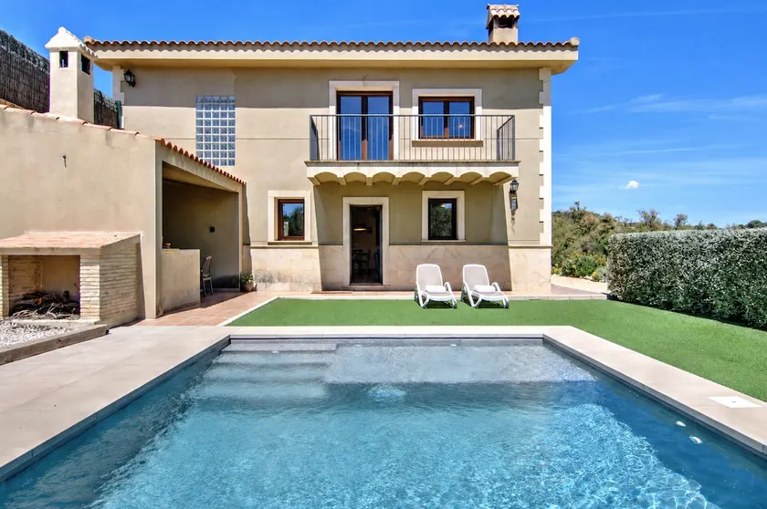 Rural Retreat | Pool, BBQ & Absolute Peace - Image 1