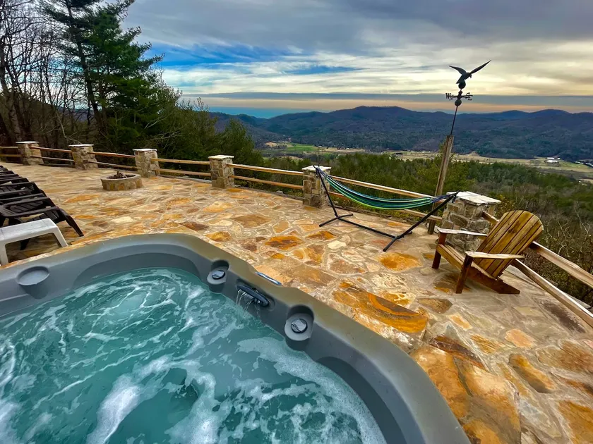 Eagle’s Nest Mountain Top Cabin Retreat - Image 1