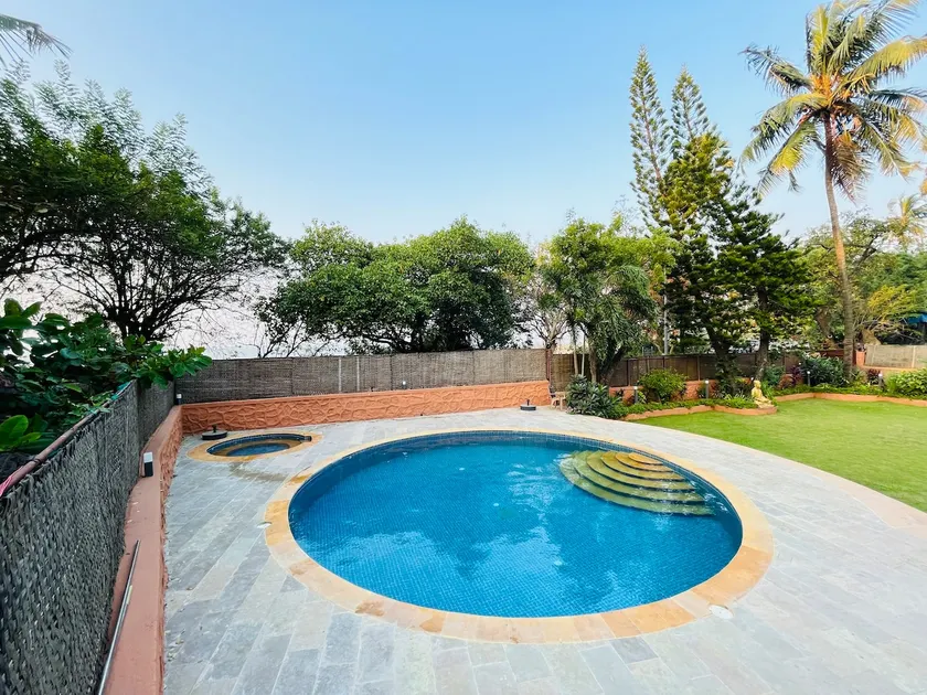 Villa by the Sea - Image 1