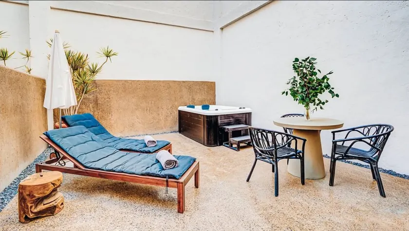 Jable Suites 2, with Jacuzzi - Image 1