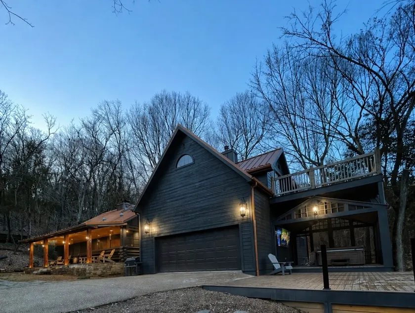 Luxury Lakefront/Firepit/HotTub/3 Kayaks/Sleep 12 - Image 1