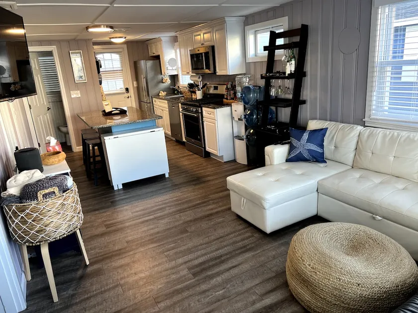 Plum Place - Dog Friendly, Steps from the beach - Image 1