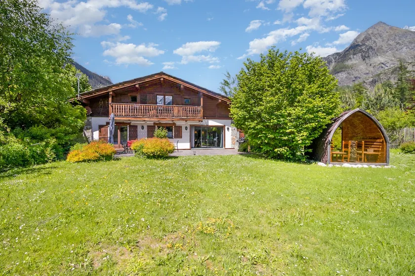 Chalet Les Praz - 280sqm - Sauna Cinema Fitness - 5 Bedrooms in Heart of Les Praz - By Cozee Rentals - Image 1