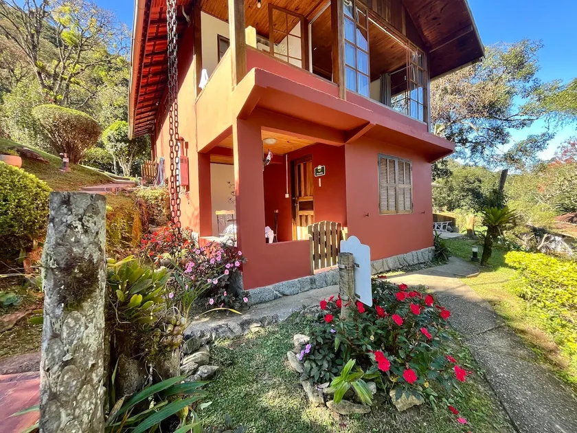 Chalet with Balcony and View-1km Maringá Center - Image 1