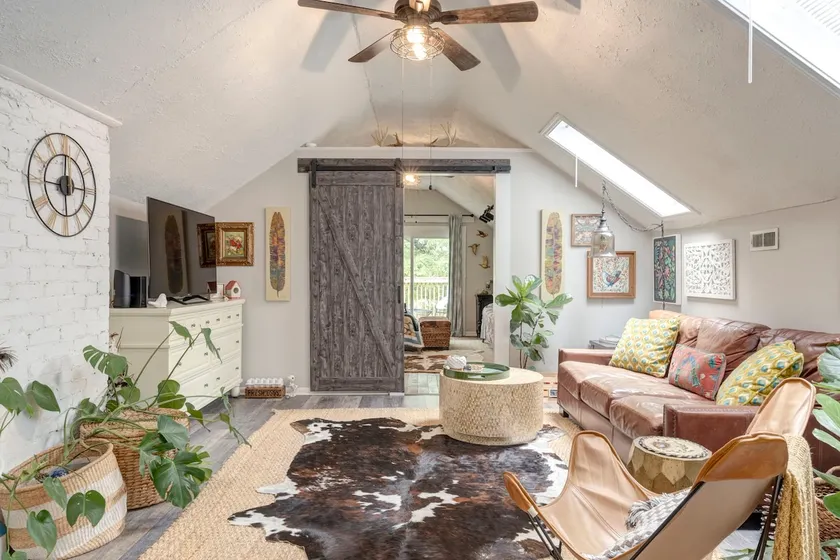 Bird’s View Loft of Historic Haymount - Image 1