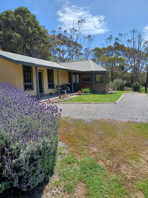 Nowhere Else Cottage with private spa. Unique farm stay.   - Image 1