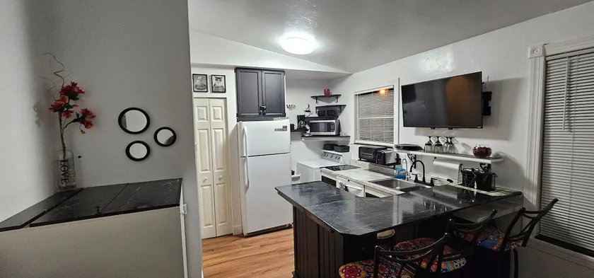 The Private Guest Suit (Upgrated Renovated Sept25) - Image 1