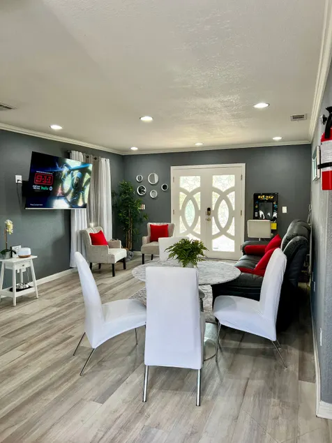 9 Guest, 2 BR, Near SoFi, & amusement parks - Image 1