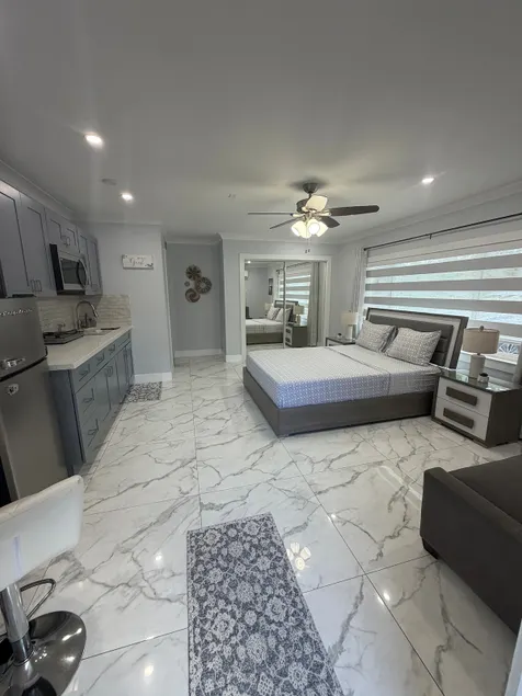 Studio suite - Image 1