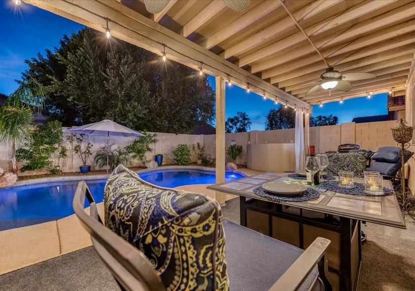Sunny FREE Heated Pool & Lush backyard home - Image 1