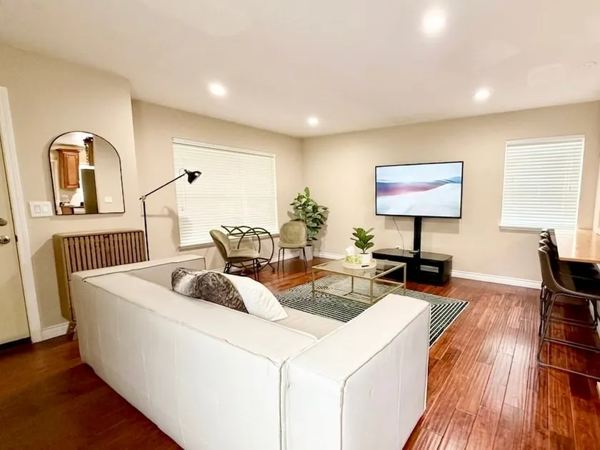 2 Bedroom Home 5 Minutes from ID, Capitol Hill - Image 1