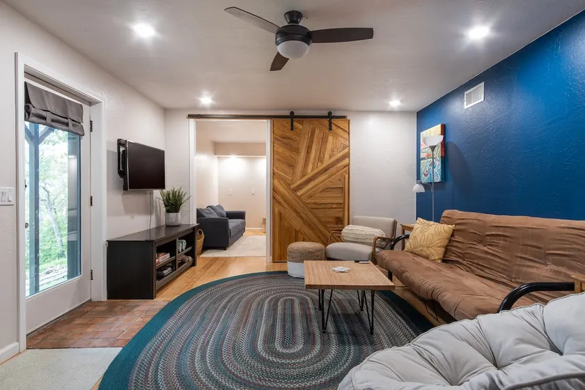 The Right BnB. The Right Price. Bike. Lake. Golf. - Image 1