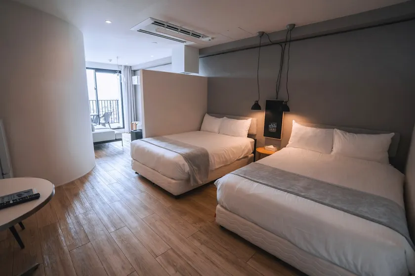 Sunabe Sunset & Oceanview Serviced Apartment、海まで5. - Image 1