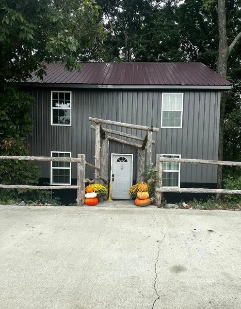 Cozy Cliff Cabin - Image 1