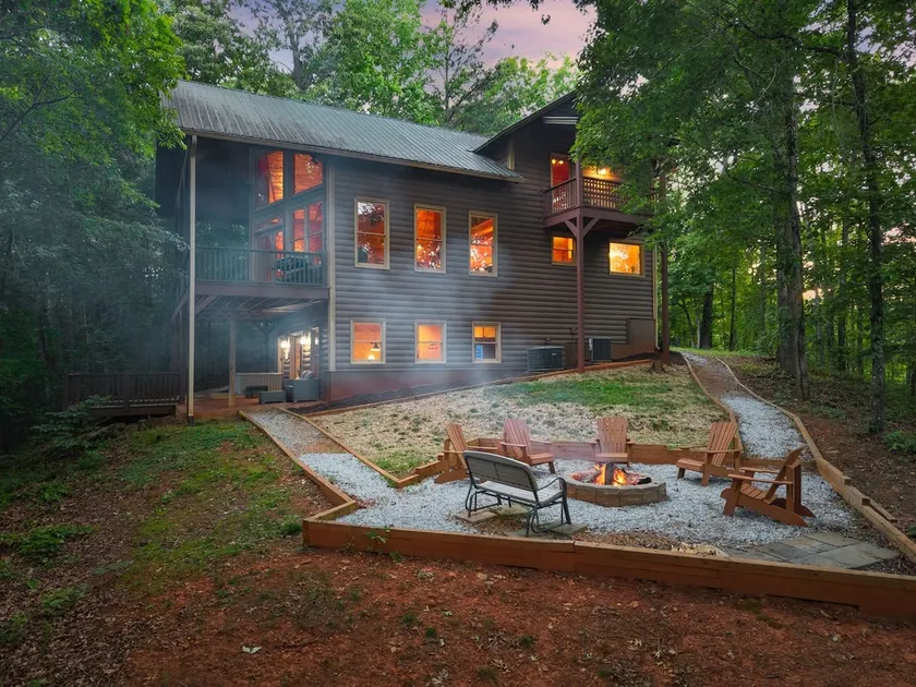 Perfect Family Cabin by River w Pool Table/Firepit - Image 1