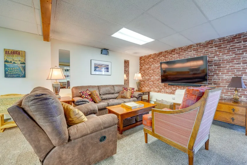 Anchorage Apt: Home Base for Alaska Adventure! - Image 1