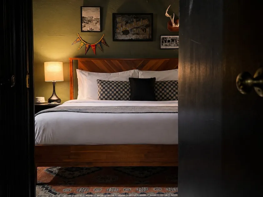 Cozy Basement w/King Bed |The Rambler - Image 1
