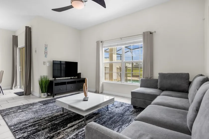 4 Bedrooms / 3 Bathrooms / Storey Lake (3135 Pp) - Image 1