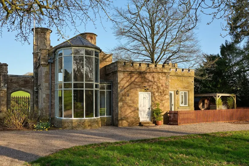 Stunning Gate House perfect for Romantic retreat - Image 1