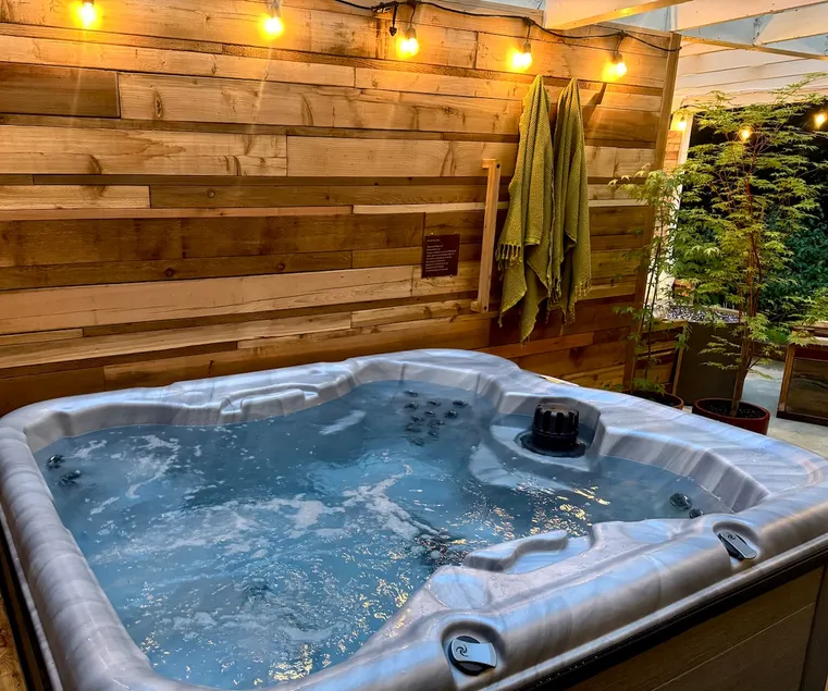 Redwoods, Private Hot Tub, Rain Shower, King Beds - Image 1