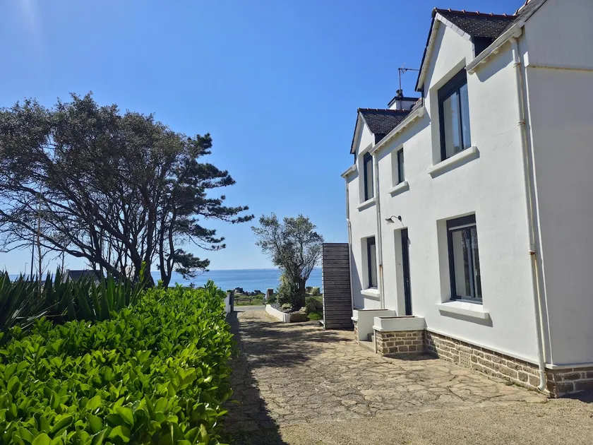 3-star waterfront villa – 3 bedrooms - Image 1