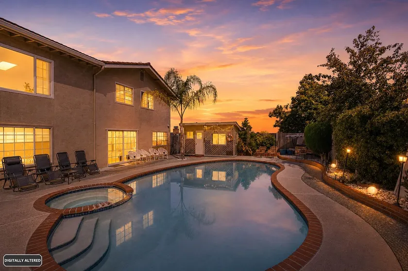 Spacious Pool Retreat for 12 - Image 1