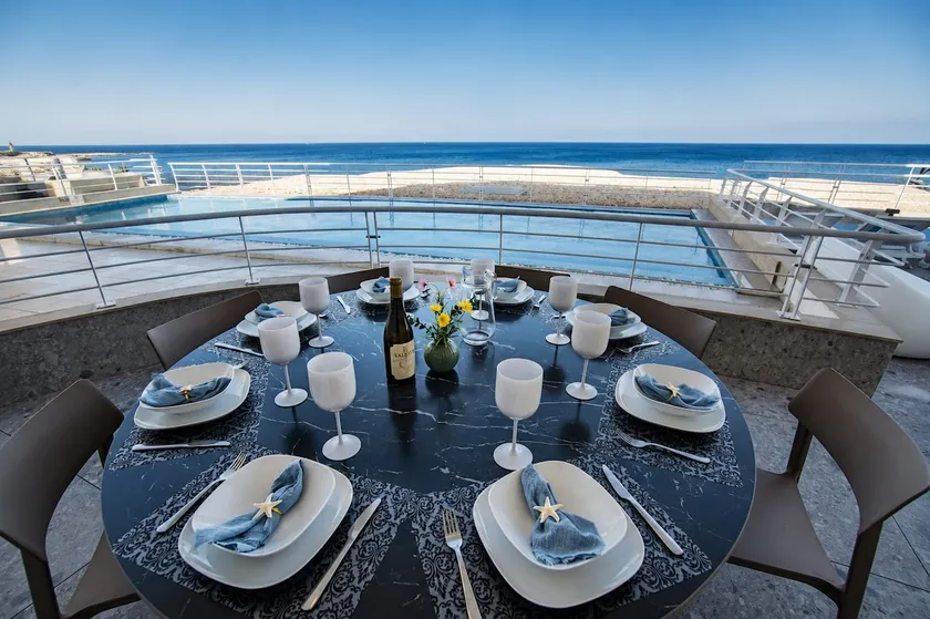 Stunning Maisonette with sea views & private patio - Image 1