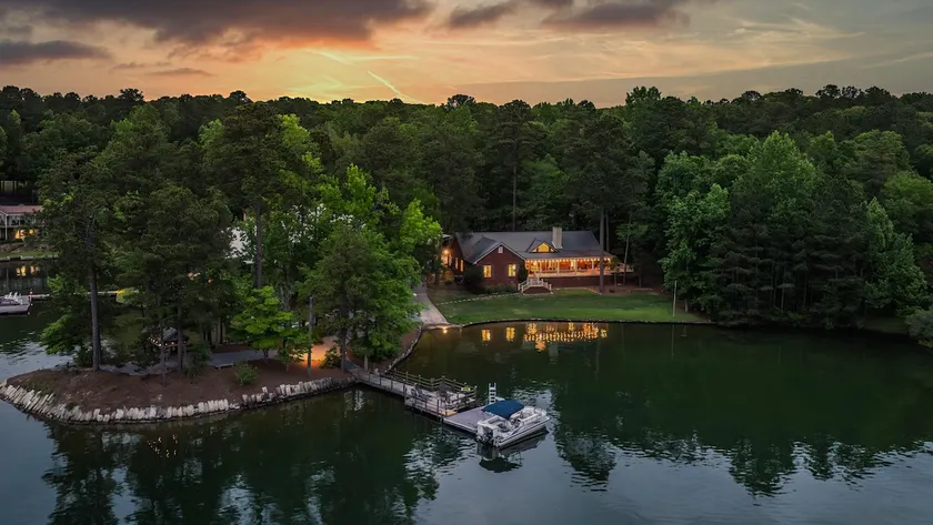 Family Fun! Dock-Beach-Firepit-Kayaks-Waterslide - Image 1