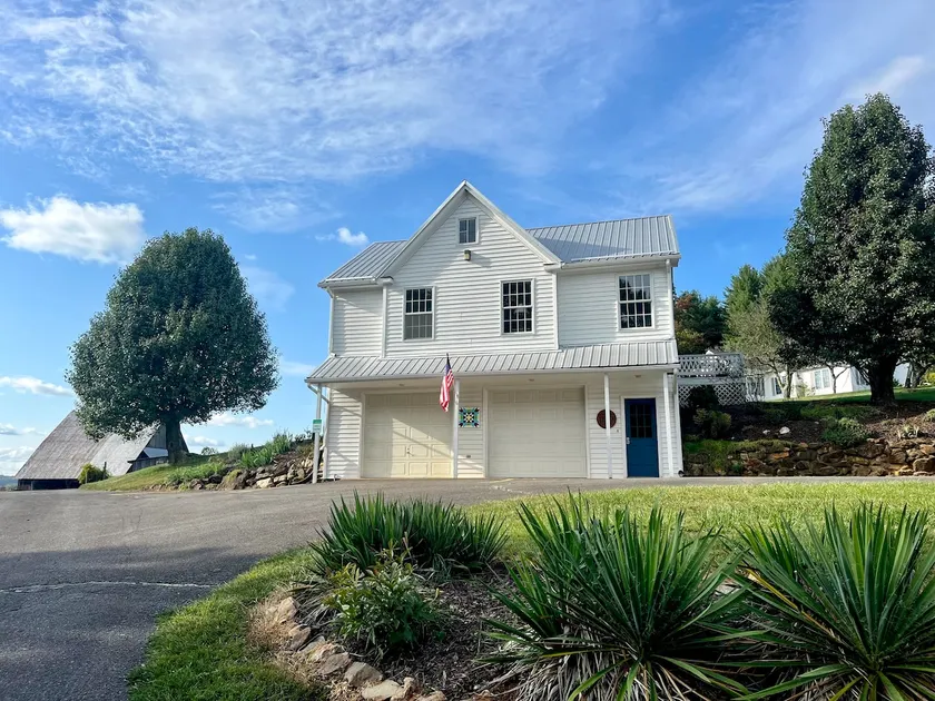 The Carriage House - Image 1