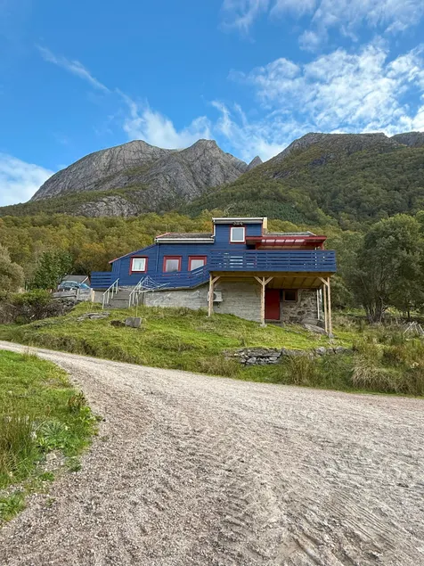 Spacious house, with boat, in beautiful landscape - Image 1