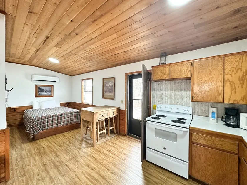 Cowboy Cabin #6 - Rocky Point Cabins - Image 1